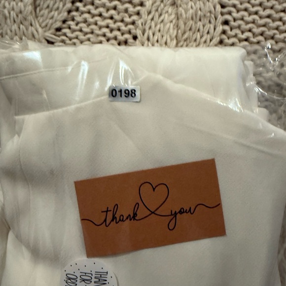 Mark. Elegant White Sleeveless Coat - Picture 6 of 6